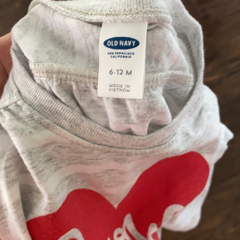 Old Navy Heart Shirt ❤️ - Picture 5 of 5
